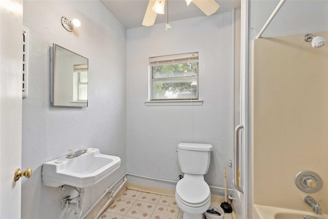 201 S 1st St, Bangs, TX 76823 - full bathroom featuring toilet, a ceiling fan, baseboards, a sink, and shower / bathtub combination