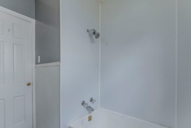 901 E Walnut St, Hillsboro, TX 76645 - full bathroom featuring tub / shower combination