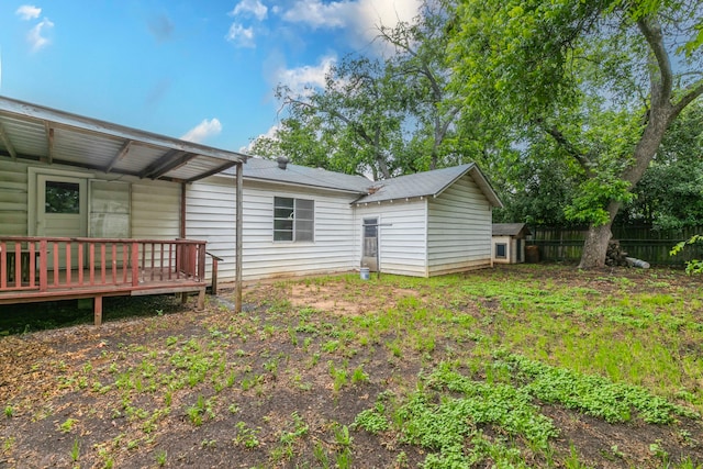 901 E Walnut St, Hillsboro, TX 76645 - view of yard featuring a wooden deck and an outdoor structure