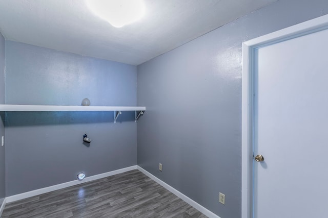901 E Walnut St, Hillsboro, TX 76645 - laundry room featuring dark wood finished floors and baseboards