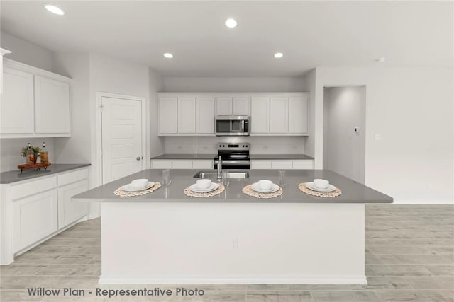 3116 Yellow Pne, Melissa, TX 75454 - kitchen with stainless steel appliances, a sink, tasteful backsplash, light wood-style floors, and recessed lighting