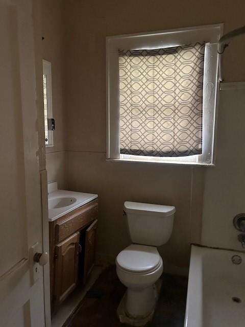 823 Centre, Dallas, TX 75208 - bathroom with vanity, a tub, and toilet