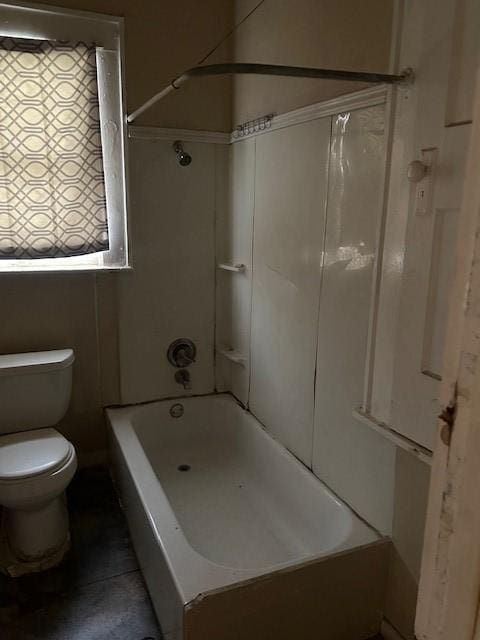 823 Centre, Dallas, TX 75208 - bathroom featuring toilet, washtub / shower combination, and tile patterned flooring