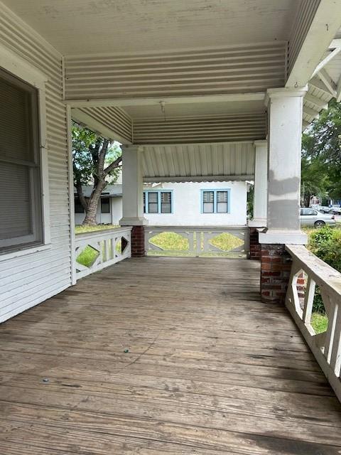 823 Centre, Dallas, TX 75208 - view of porch