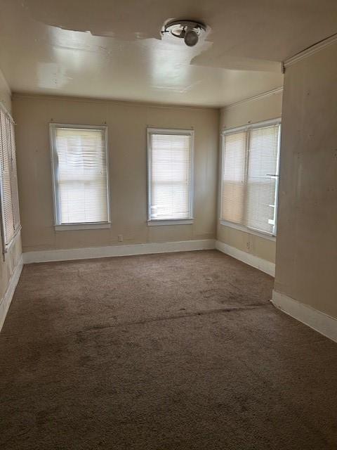 823 Centre, Dallas, TX 75208 - carpeted empty room with baseboards