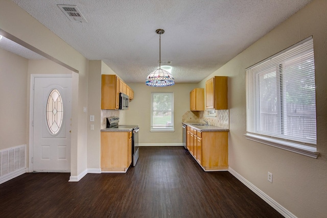 6729 Windwillow Dr, Fort Worth, TX 76137 - kitchen with stainless steel appliances, a sink, dark wood-type flooring, a textured ceiling, and light countertops