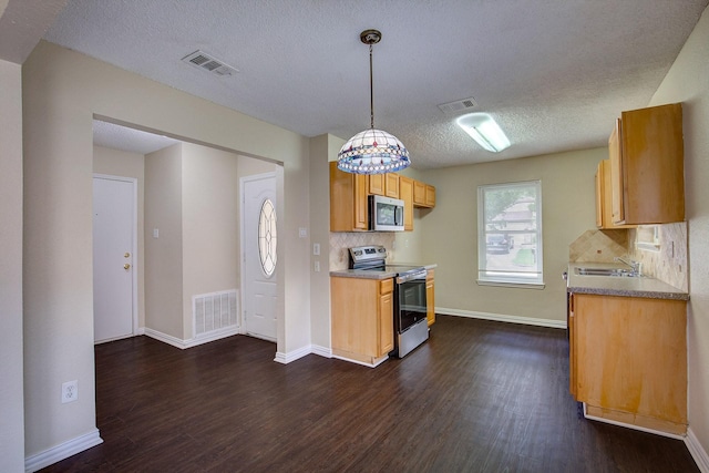 6729 Windwillow Dr, Fort Worth, TX 76137 - kitchen featuring appliances with stainless steel finishes, dark wood-type flooring, a sink, a textured ceiling, and tasteful backsplash
