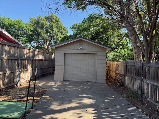 3417 Danbury Dr, Amarillo, TX 79109 - detached garage with driveway