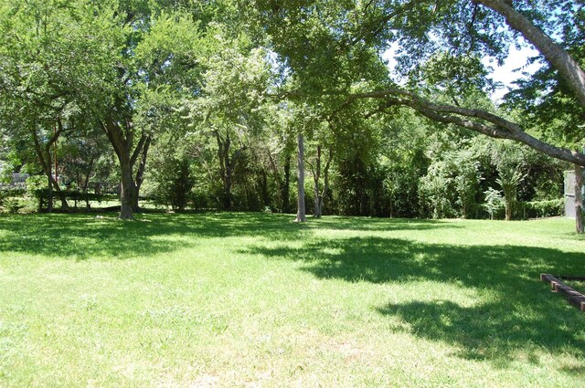 1107 Rock Springs Rd, Duncanville, TX 75137 - view of grassy yard
