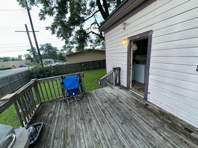 618 W Chestnut St, Denison, TX 75020 - wooden deck featuring washer / dryer