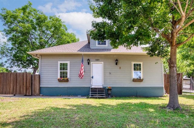 6811 Pecan St, Frisco, TX 75034 - bungalow-style home featuring entry steps and roof with shingles
