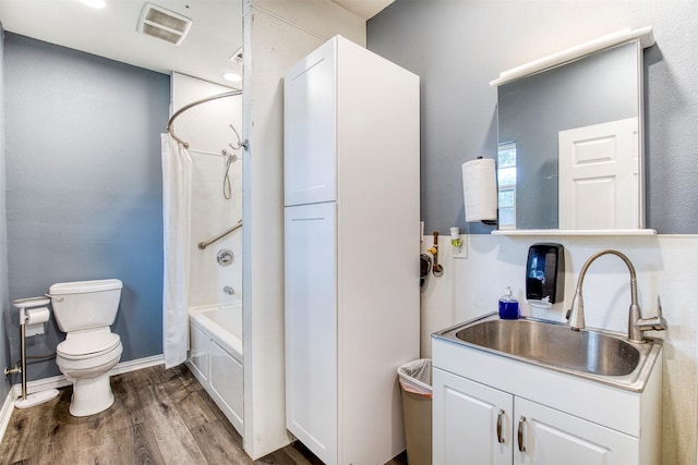 6811 Pecan St, Frisco, TX 75034 - full bath featuring toilet, vanity, wood finished floors, shower / tub combo with curtain, and baseboards