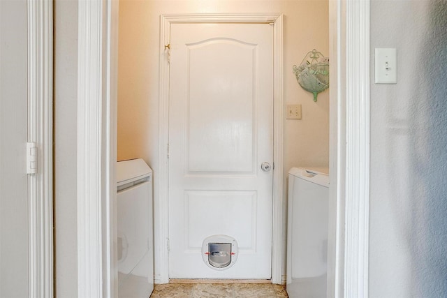 412 Hanover St, Burleson, TX 76028 - washroom featuring washing machine and clothes dryer