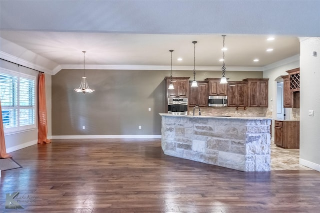 2326 Innisbrook Dr, Abilene, TX 79606 - kitchen with appliances with stainless steel finishes, baseboards, dark wood finished floors, crown molding, and a sink