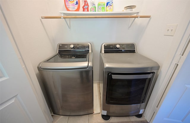 122 Buffalo Ridge Dr, Newark, TX 76071 - laundry room with washing machine and clothes dryer and light tile patterned floors