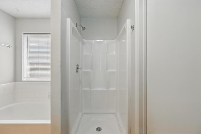 1412 Mockingbird Ln, Desoto, TX 75115 - full bathroom with a textured ceiling, a garden tub, and a shower stall