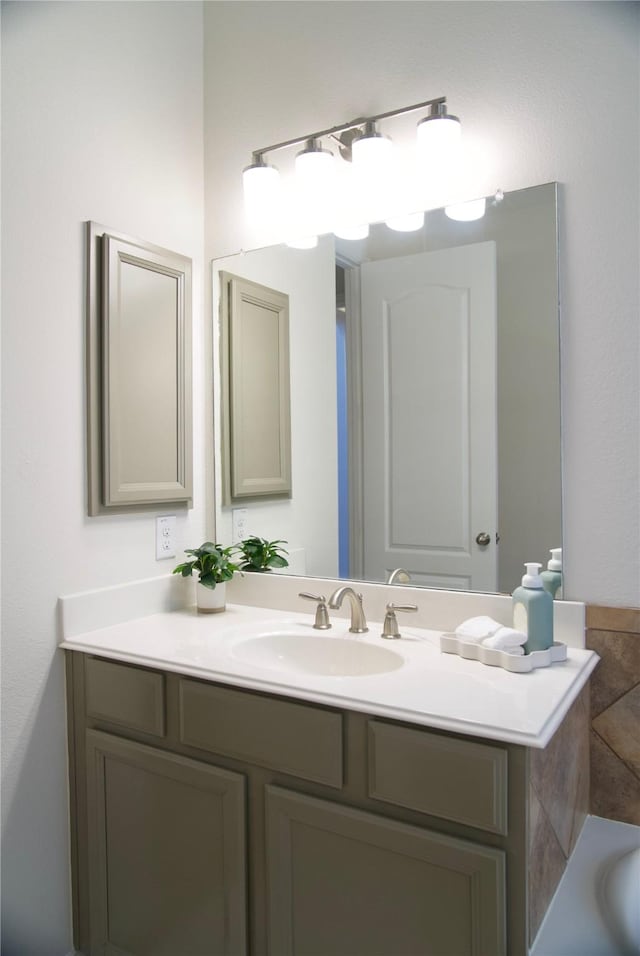 4561 Firewheel Dr, Plano, TX 75024 - full bath featuring vanity and a bathtub
