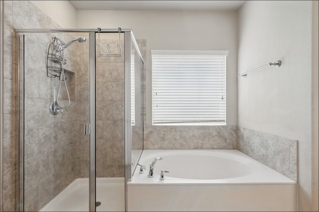 31 Oakridge Ln, Edgecliff Village, TX 76134 - full bath featuring a garden tub and a stall shower