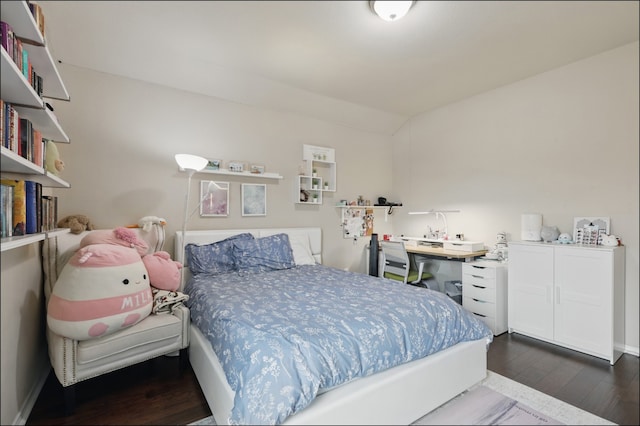 31 Oakridge Ln, Edgecliff Village, TX 76134 - bedroom featuring dark wood-style flooring and vaulted ceiling