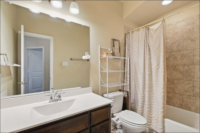 31 Oakridge Ln, Edgecliff Village, TX 76134 - bathroom featuring vanity, toilet, and shower / bath combination with curtain