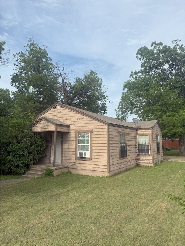 3150 Hale Ave, Fort Worth, TX 76106 - view of front of house featuring a front yard