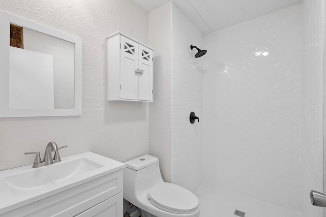 903 1st St, Bridgeport, TX 76426 - bathroom with toilet, vanity, and tiled shower