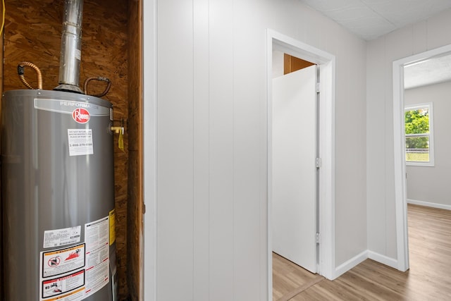 903 1st St, Bridgeport, TX 76426 - utility room featuring gas water heater