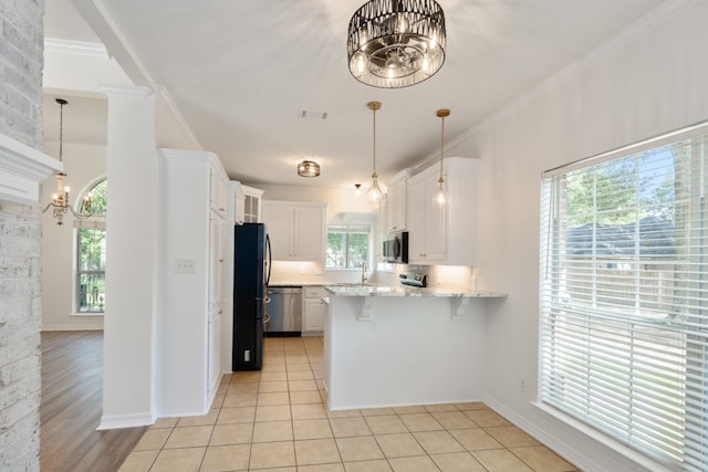6881 Scenic Dr, Eustace, TX 75124 - kitchen with a chandelier, appliances with stainless steel finishes, a peninsula, white cabinets, and a breakfast bar area