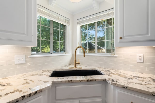 6881 Scenic Dr, Eustace, TX 75124 - kitchen featuring a sink, tasteful backsplash, white cabinets, plenty of natural light, and ornamental molding
