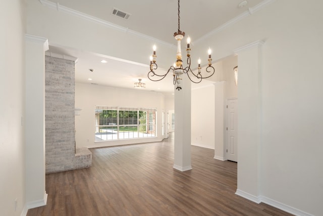 6881 Scenic Dr, Eustace, TX 75124 - empty room with wood finished floors, a chandelier, ornamental molding, and baseboards