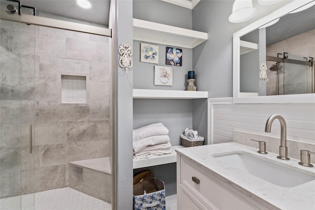 400 Causeway Vw, Seven Points, TX 75143 - bathroom featuring a shower stall and vanity