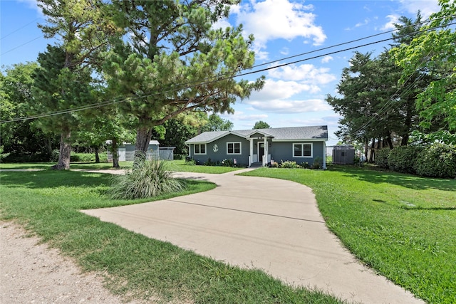 400 Causeway Vw, Seven Points, TX 75143 - single story home with a front yard