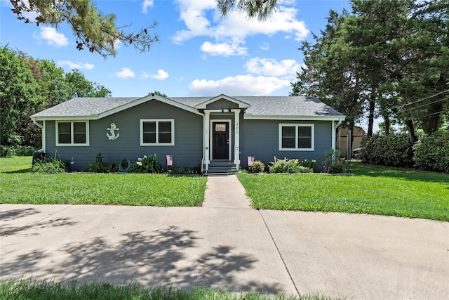 400 Causeway Vw, Seven Points, TX 75143 - view of front of property with a front lawn and roof with shingles