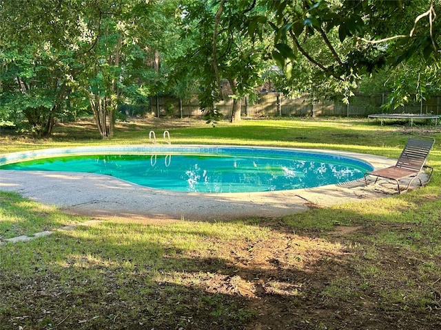 1602 England Rd, Arlington, TX 76013 - view of swimming pool with a trampoline