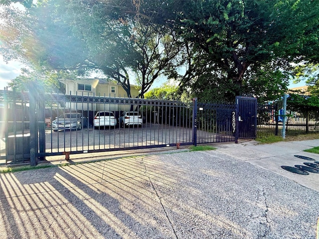 2807 Throckmorton St Unit 101, Dallas, TX 75219 - view of gate