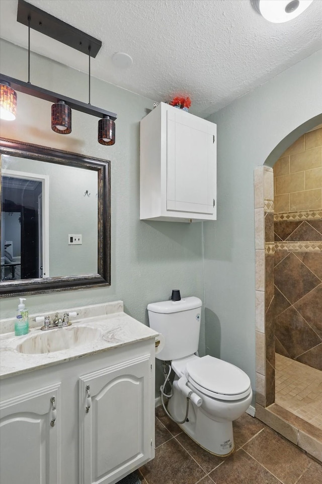 7028 Whitewood Dr, Fort Worth, TX 76137 - bathroom with vanity, walk in shower, toilet, and a textured ceiling