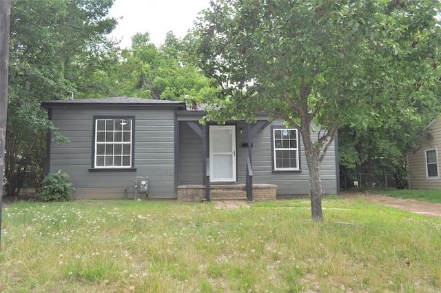 722 Sunset St, Sulphur Springs, TX 75482 - view of front of home with a front lawn