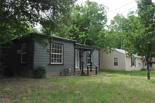 722 Sunset St, Sulphur Springs, TX 75482 - view of front of property with central AC and a front yard