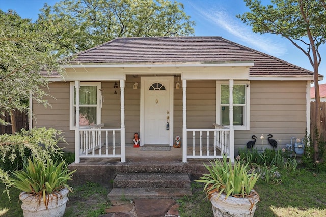 116 S Lyndalyn Ave, Desoto, TX 75115 - bungalow-style house with a porch