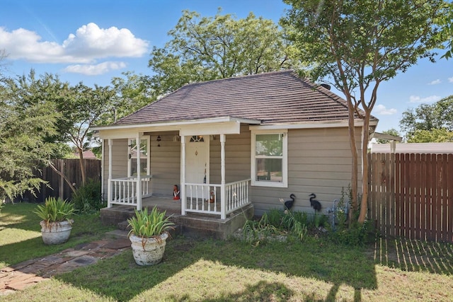 116 S Lyndalyn Ave, Desoto, TX 75115 - bungalow-style home featuring covered porch