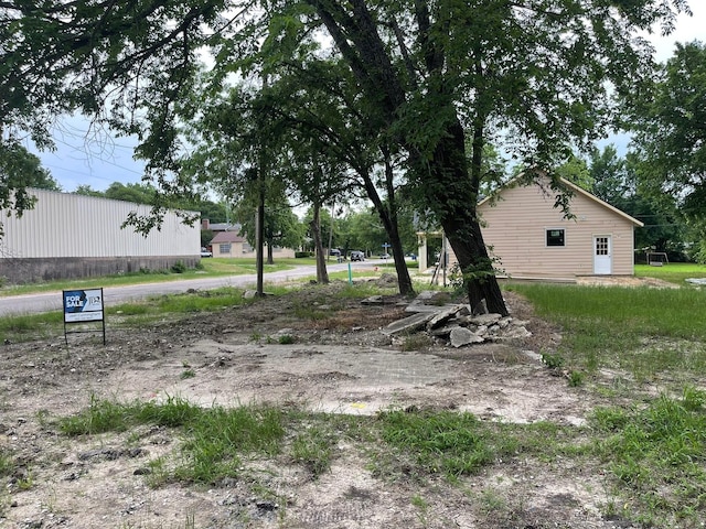 130 S Manson St, Wolfe City, TX 75496