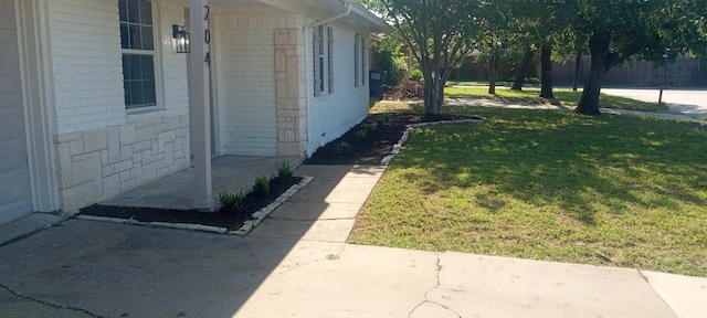 204 E Willow Ln, Princeton, TX 75407 - view of green lawn