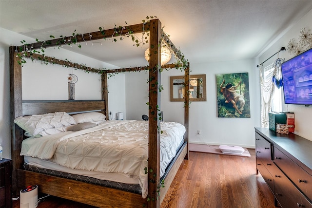 5816 Birchbrook Dr Unit 118, Dallas, TX 75206 - bedroom with wood finished floors and baseboards