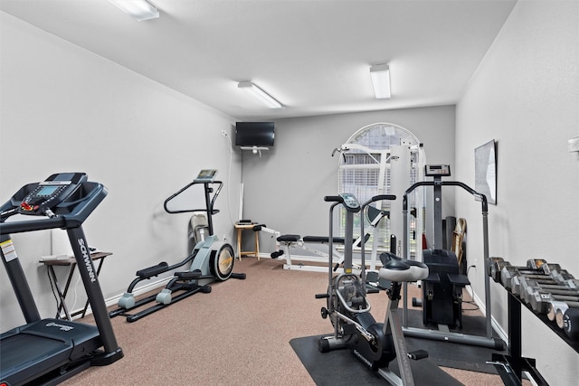 908 Bridges Dr, Arlington, TX 76012 - workout area featuring baseboards