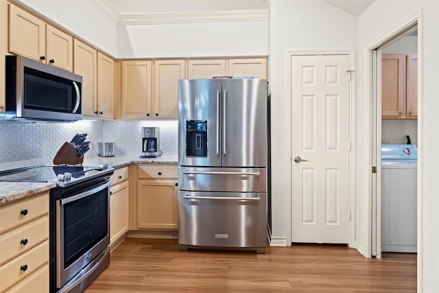 908 Bridges Dr, Arlington, TX 76012 - kitchen with stainless steel appliances, washer / clothes dryer, light wood-style floors, ornamental molding, and tasteful backsplash