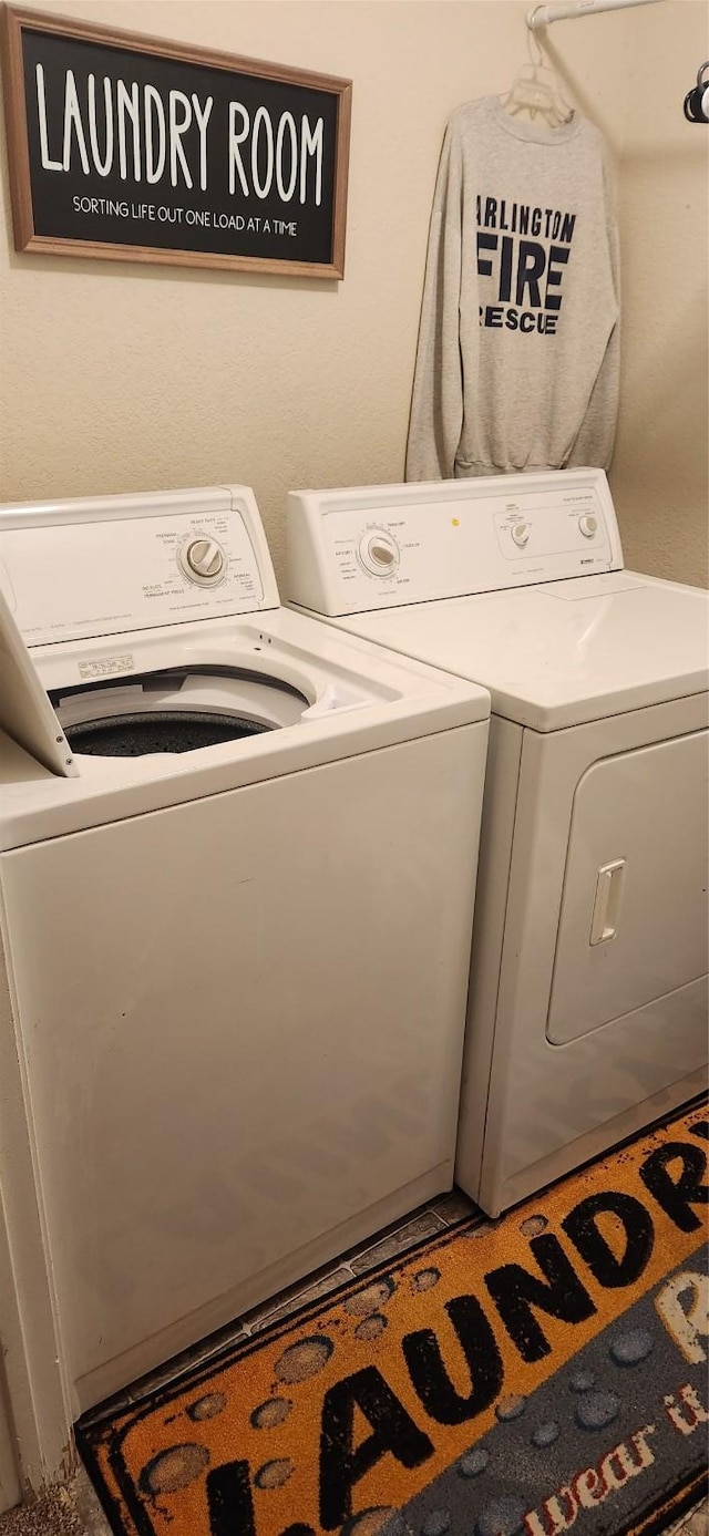 1708 N Bent Tree Trl, Grand Prairie, TX 75052 - laundry area featuring separate washer and dryer
