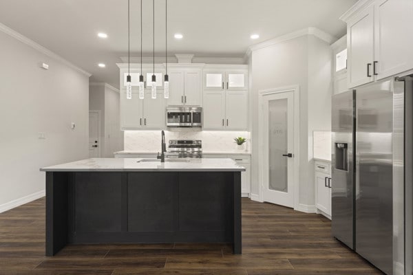 304 Pearl Harbor St, Tool, TX 75143 - kitchen with appliances with stainless steel finishes, crown molding, a sink, light countertops, and recessed lighting