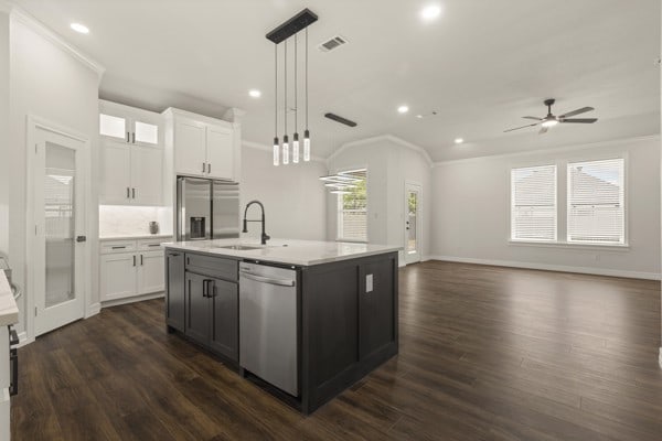 304 Pearl Harbor St, Tool, TX 75143 - kitchen with stainless steel appliances, ceiling fan, recessed lighting, light countertops, and crown molding