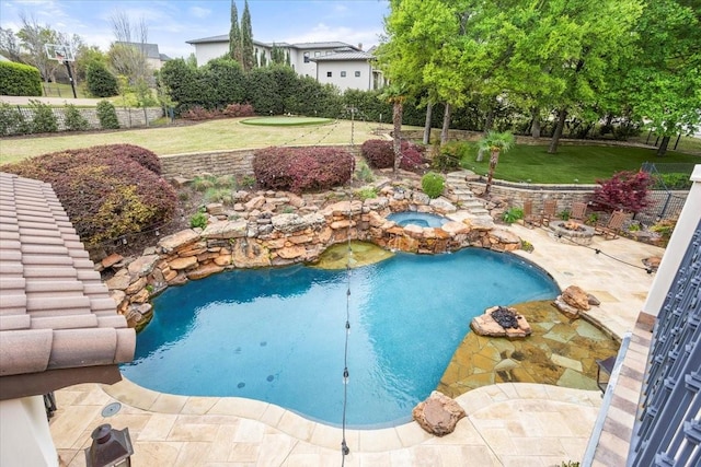 5909 Kittansett Ct, Fort Worth, TX 76132 - view of swimming pool featuring an in-ground hot tub, a yard, and a patio