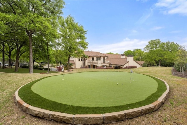5909 Kittansett Ct, Fort Worth, TX 76132 - surrounding community featuring a putting area and a lawn